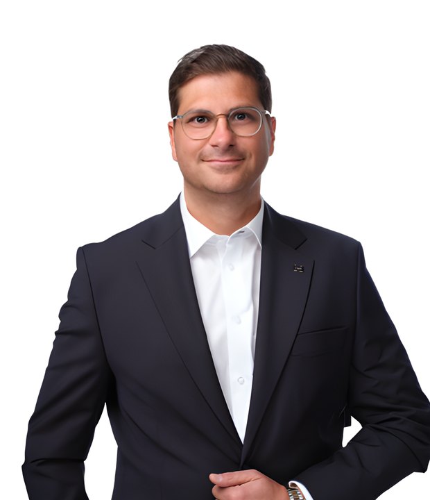 Moshé Shlomo, team leader and real estate broker at Royal LePage du Quartier