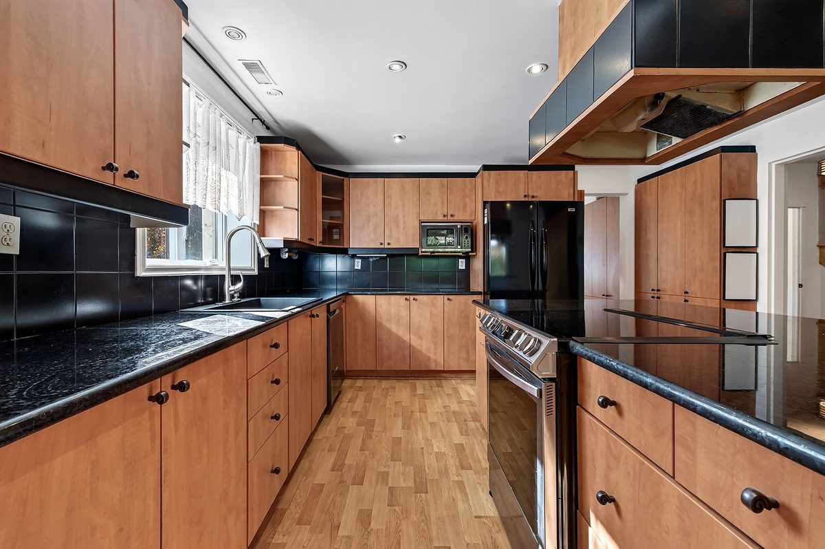 19 Av. Westwood — photo 14