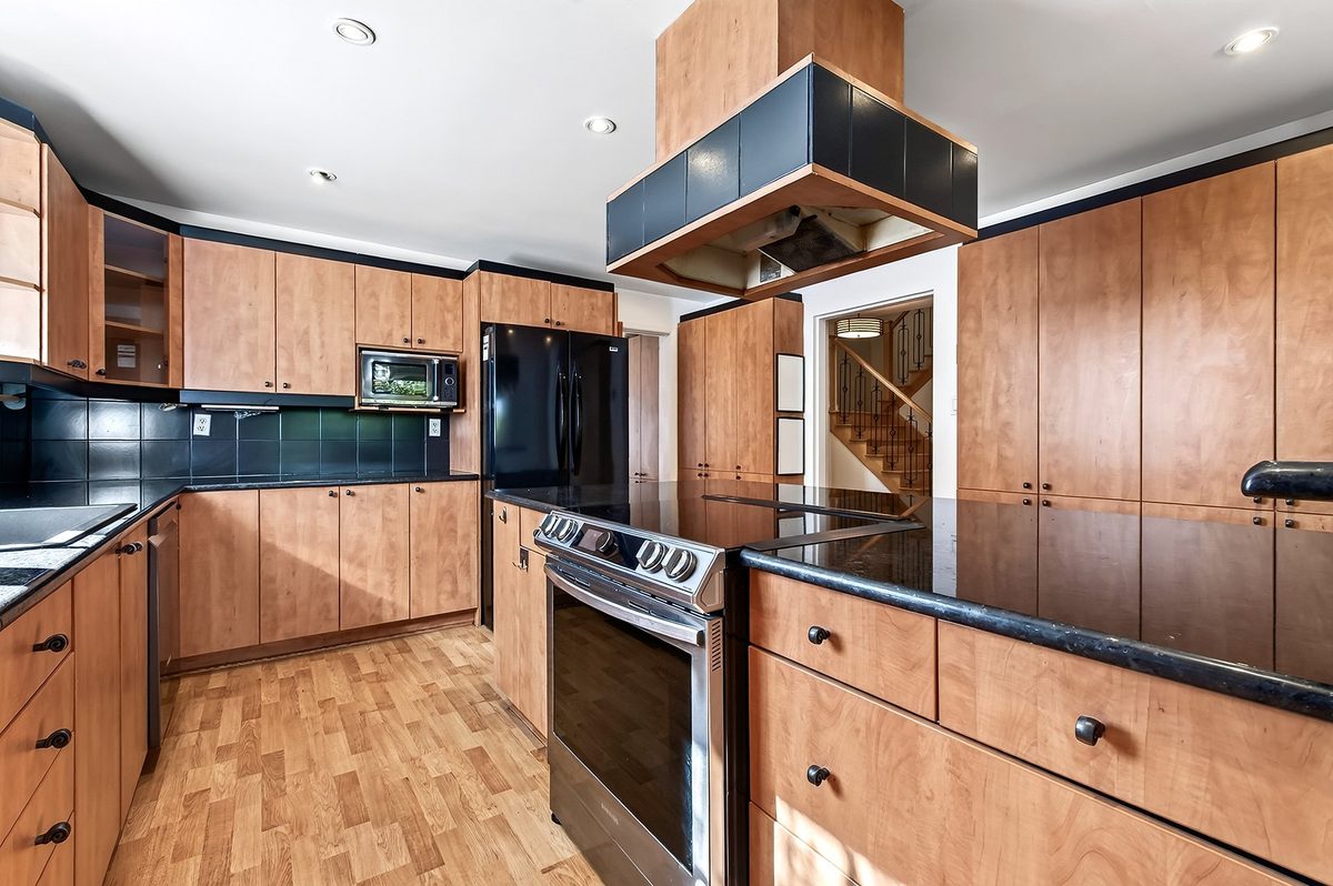 19 Av. Westwood — photo 15