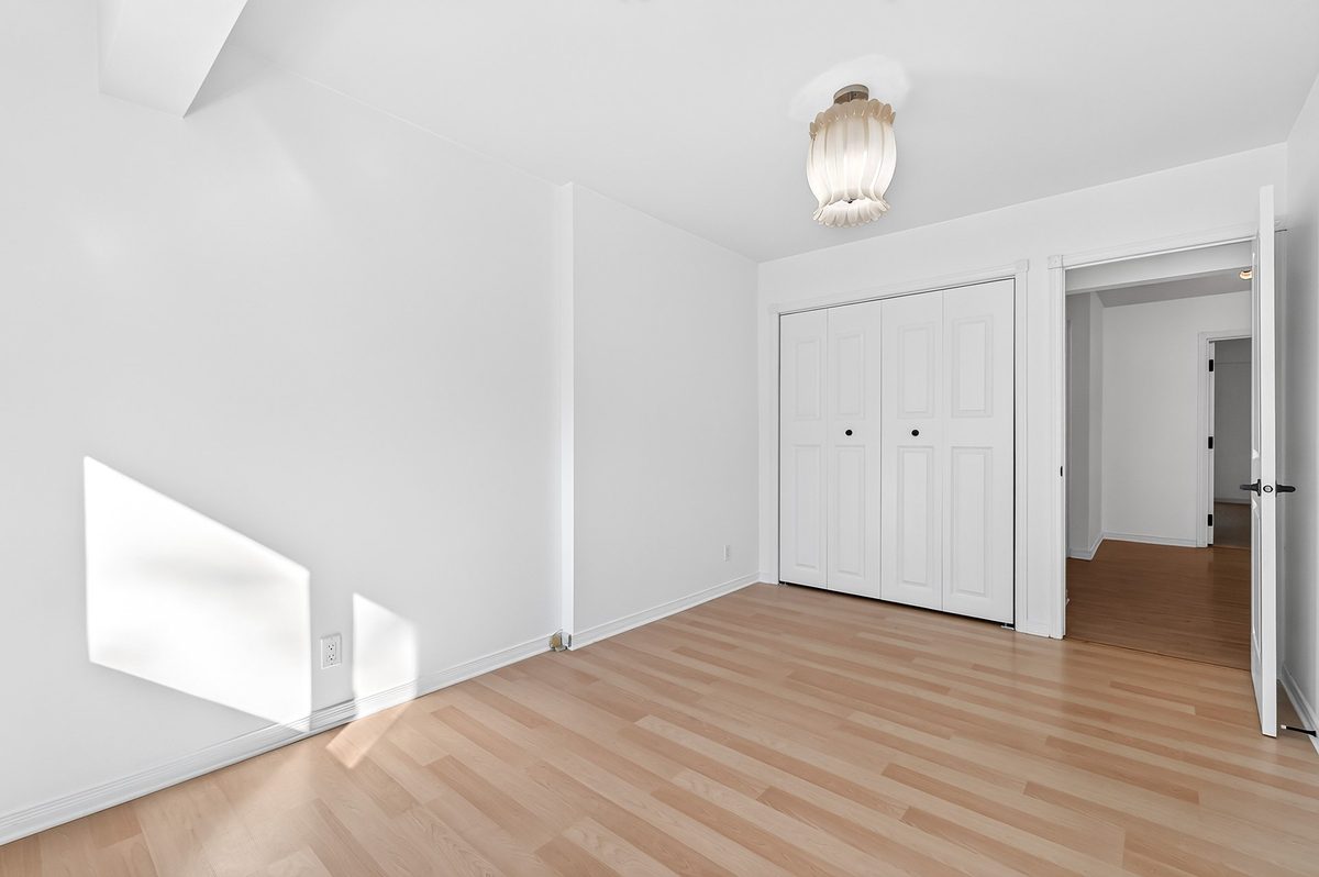 19 Av. Westwood — photo 36