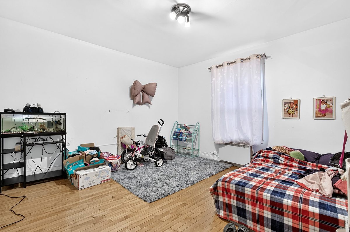 7540 Av. des Érables — photo 13