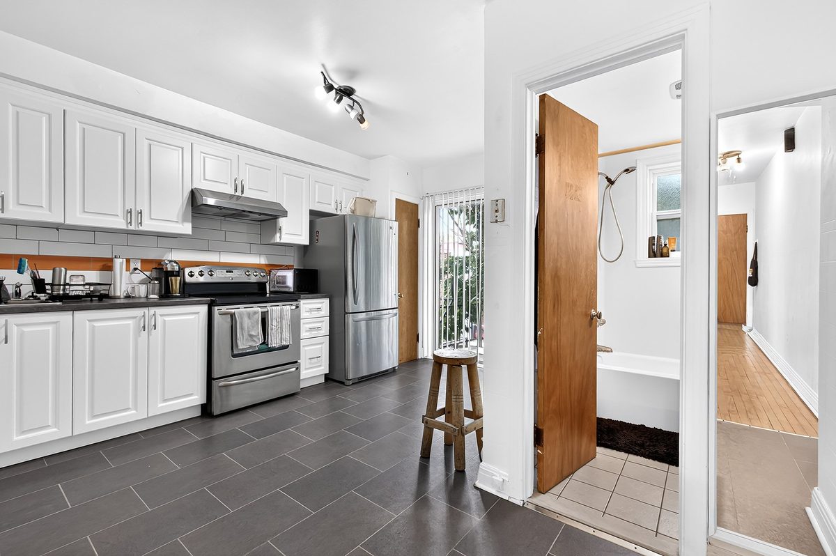 7540 Av. des Érables — photo 23