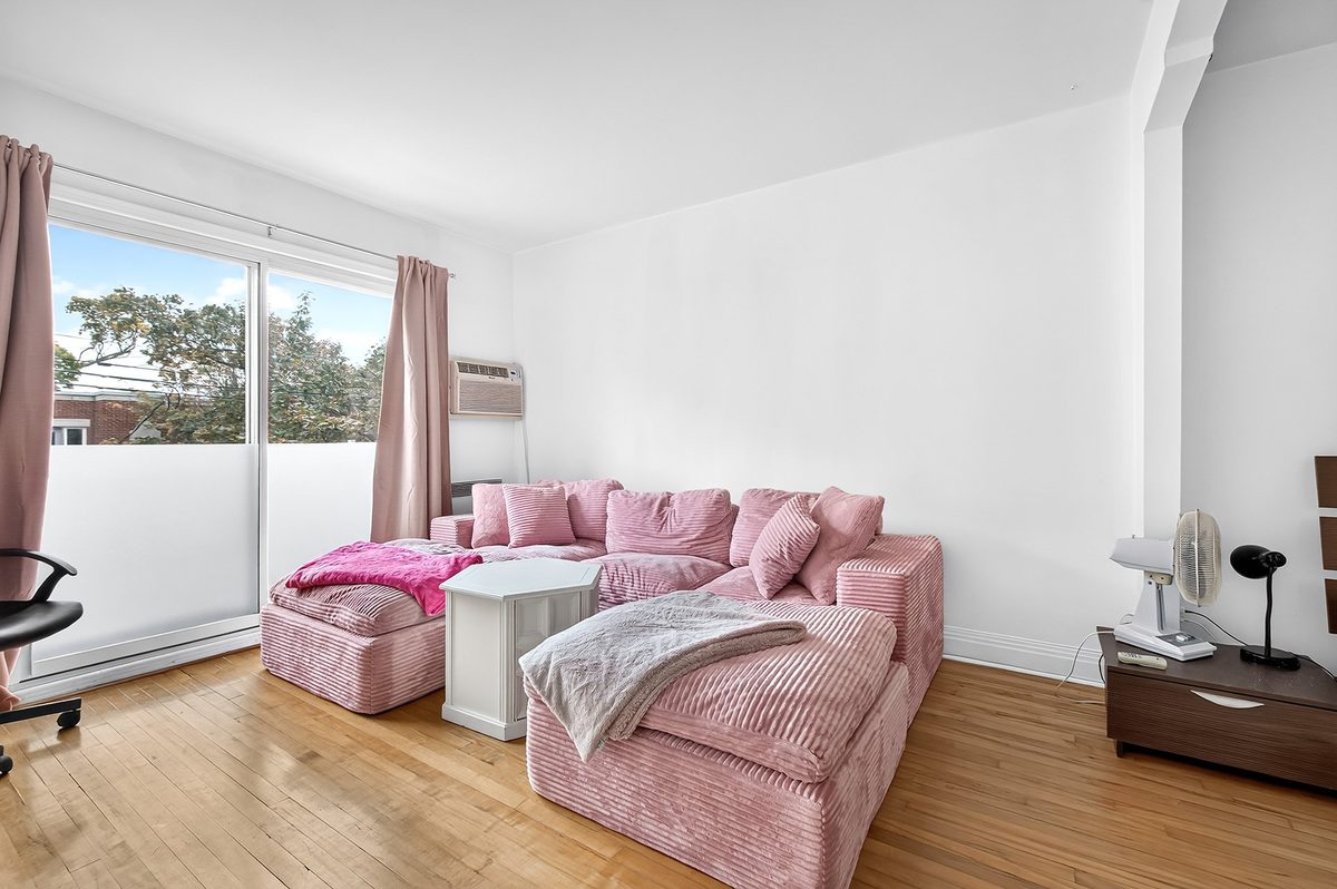 7540 Av. des Érables — photo 25