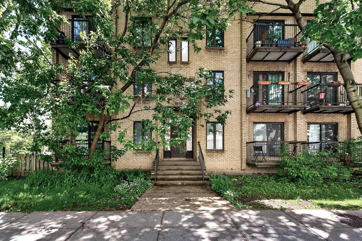 2490 Rue St-Antoine O., app. 201 — photo 2