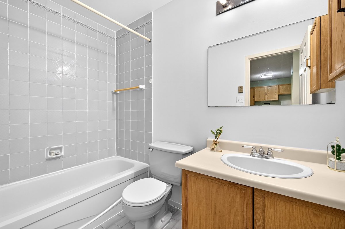 2490 Rue St-Antoine O., app. 201 — photo 23