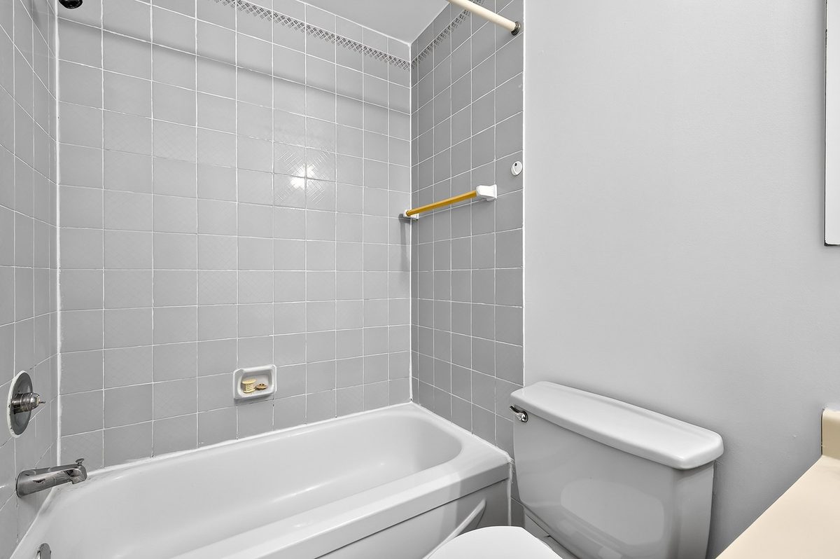 2490 Rue St-Antoine O., app. 201 — photo 24
