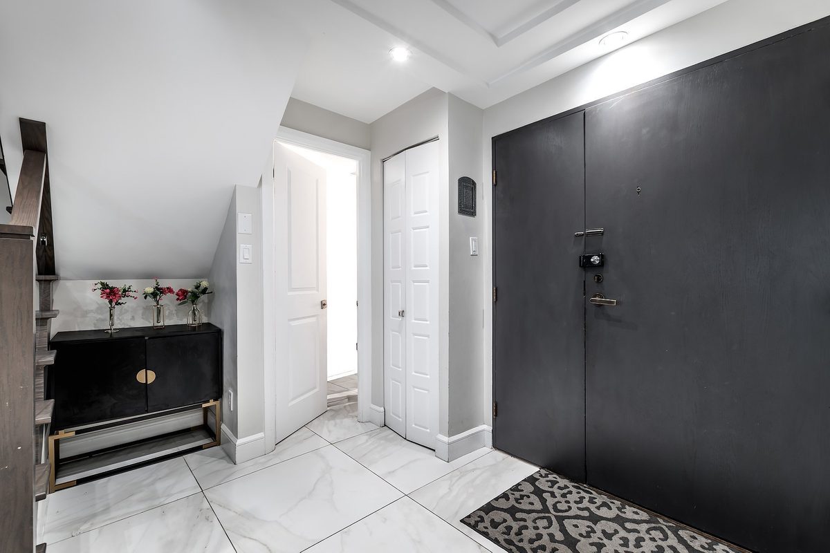 5790 Av. Rembrandt, apt. 905 — photo 3
