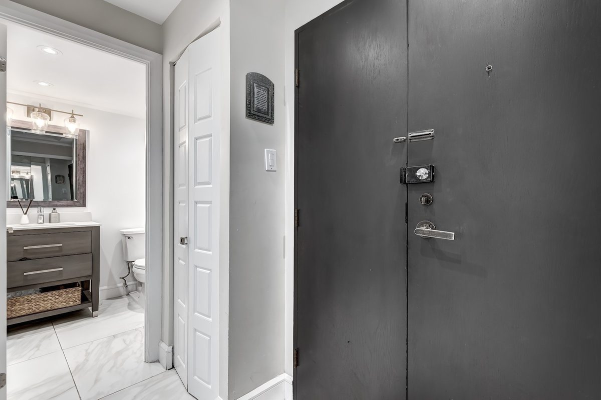 5790 Av. Rembrandt, apt. 905 — photo 4