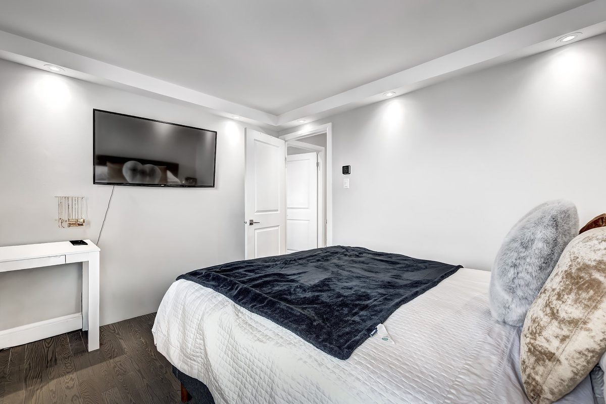 5790 Av. Rembrandt, apt. 905 — photo 38