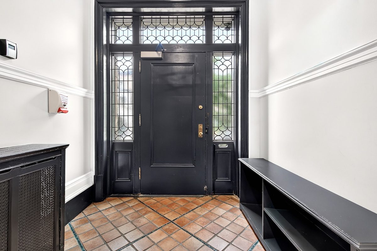 2135 Rue de la Montagne — photo 2