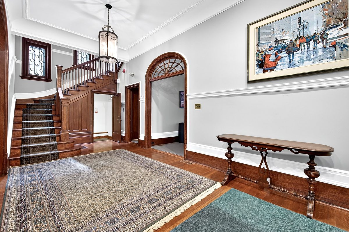 2135 Rue de la Montagne — photo 3