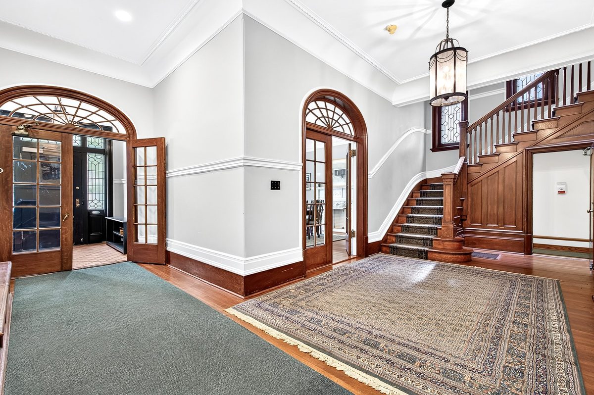 2135 Rue de la Montagne — photo 4