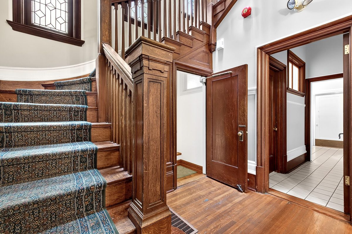 2135 Rue de la Montagne — photo 9
