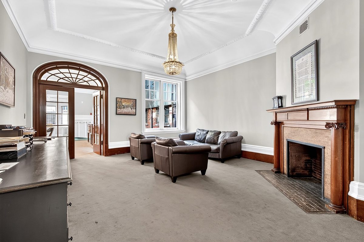2135 Rue de la Montagne — photo 10