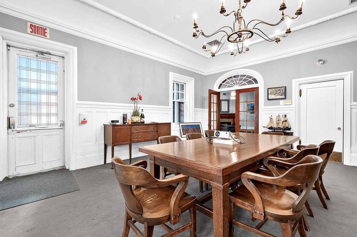 2135 Rue de la Montagne — photo 14