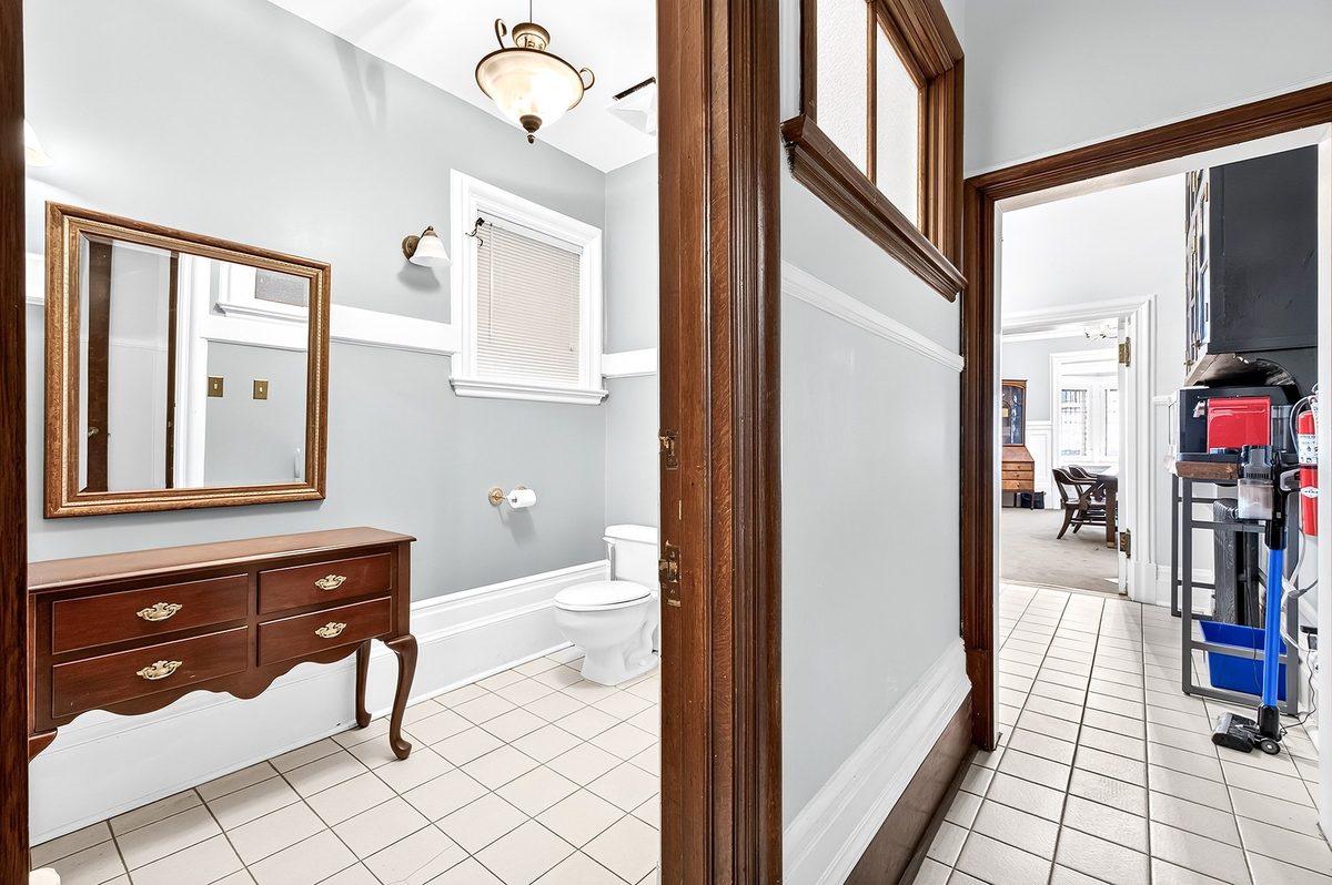 2135 Rue de la Montagne — photo 15
