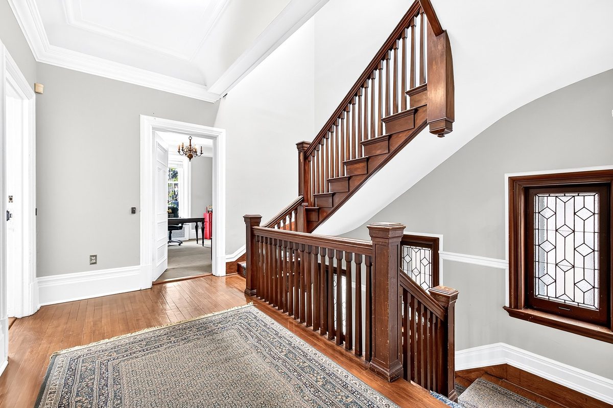 2135 Rue de la Montagne — photo 20