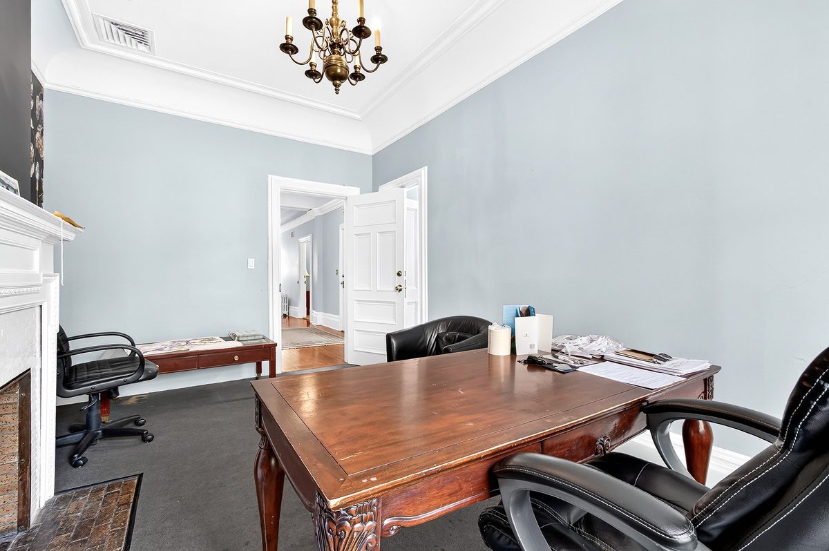 2135 Rue de la Montagne — photo 22
