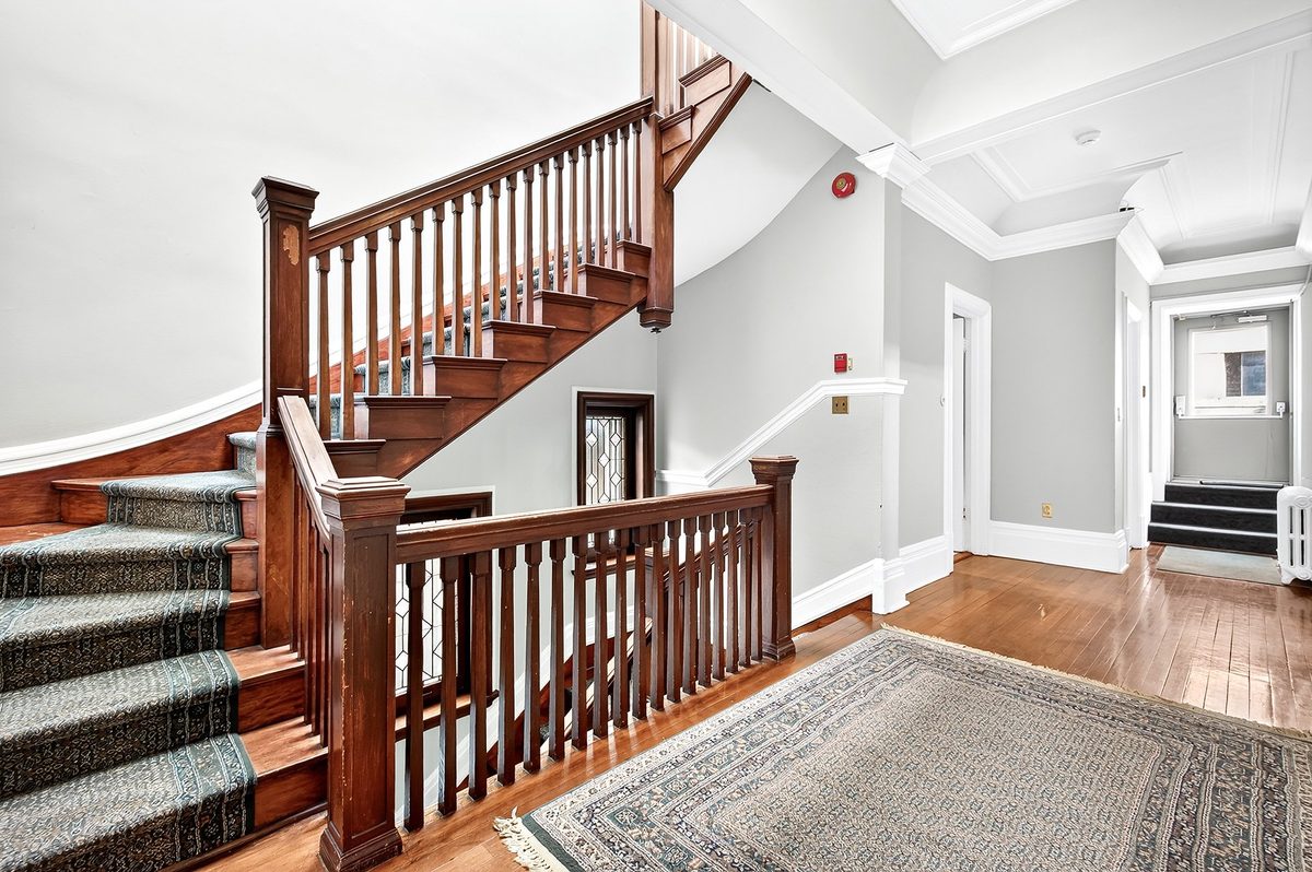 2135 Rue de la Montagne — photo 25