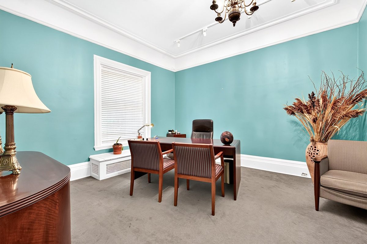 2135 Rue de la Montagne — photo 26