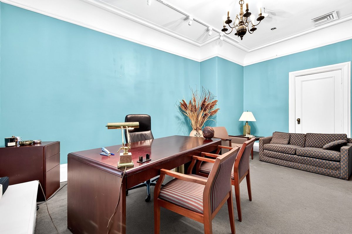 2135 Rue de la Montagne — photo 27