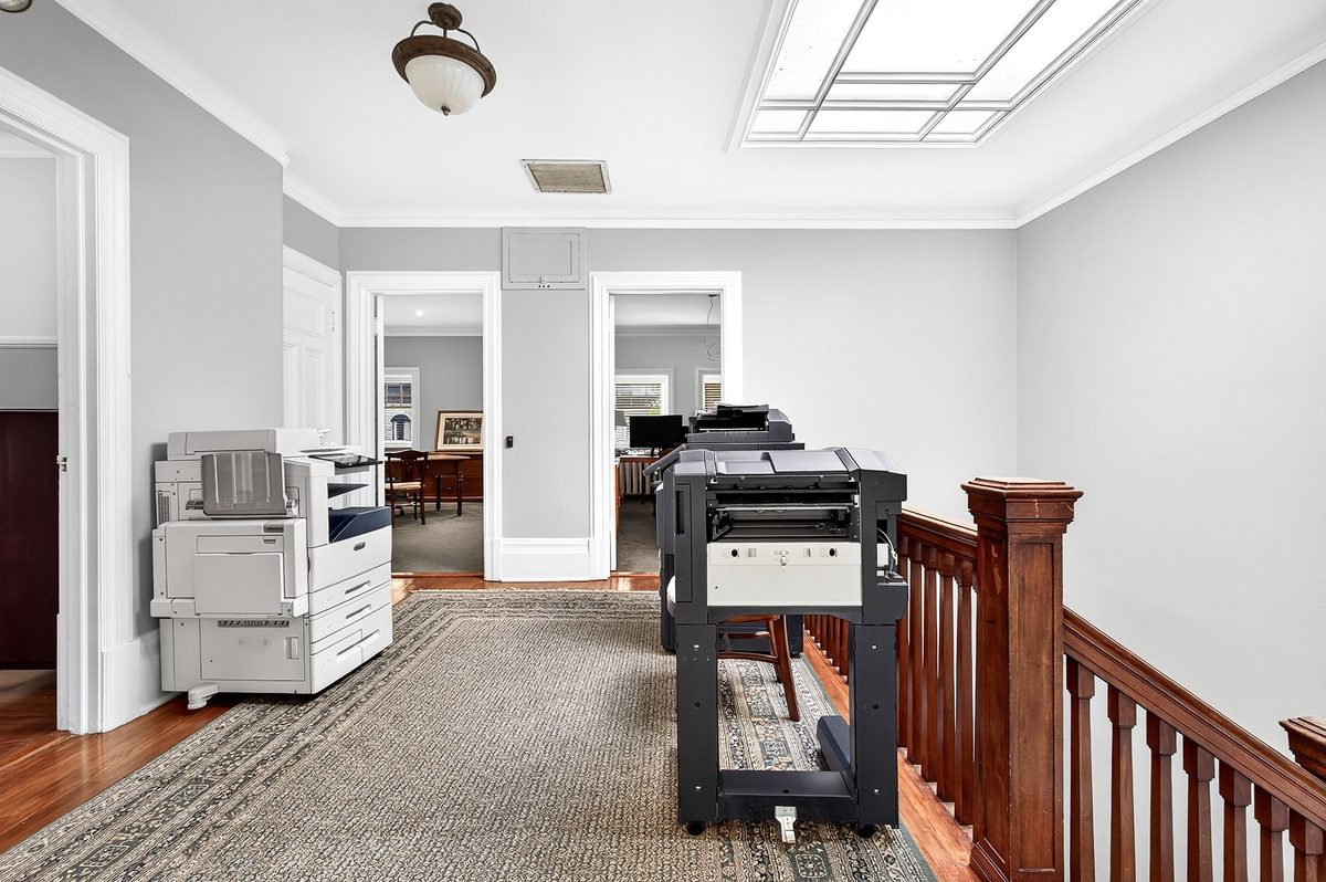 2135 Rue de la Montagne — photo 31
