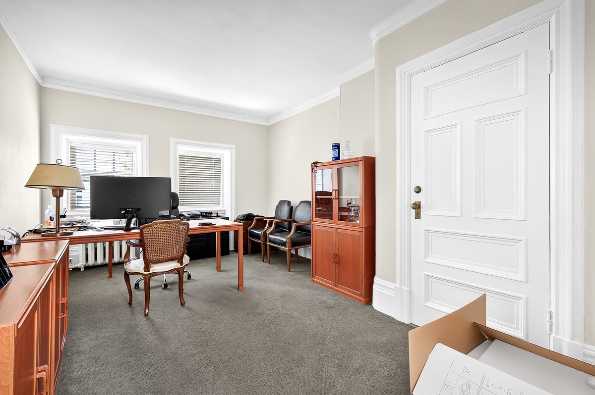 2135 Rue de la Montagne — photo 32