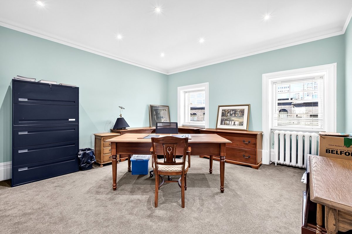 2135 Rue de la Montagne — photo 34