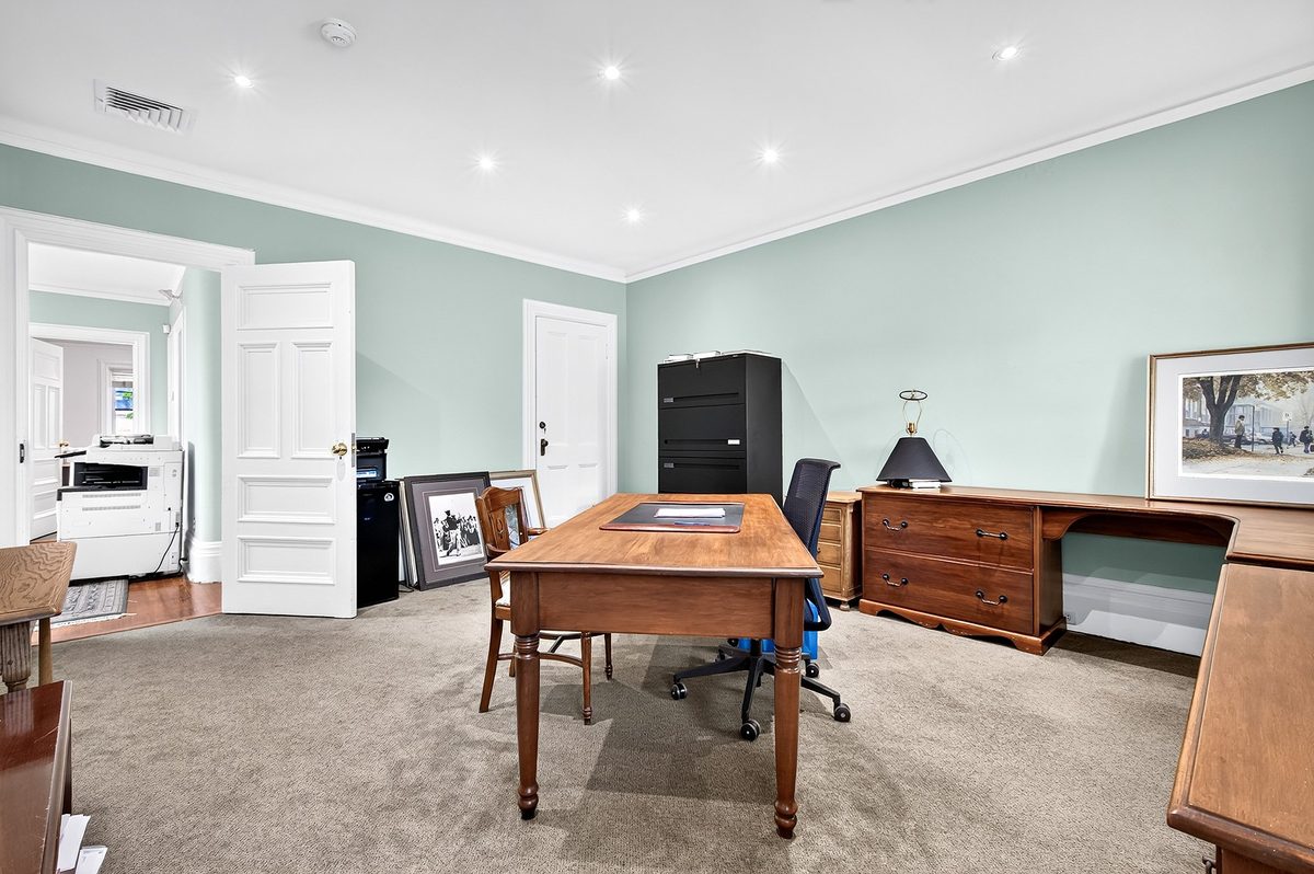 2135 Rue de la Montagne — photo 35