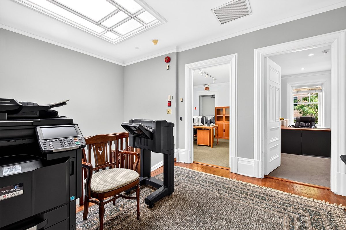 2135 Rue de la Montagne — photo 36