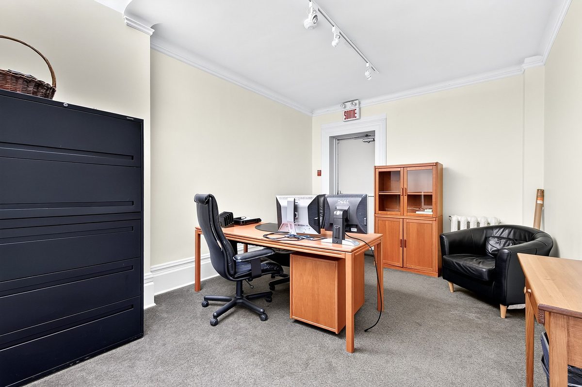 2135 Rue de la Montagne — photo 40