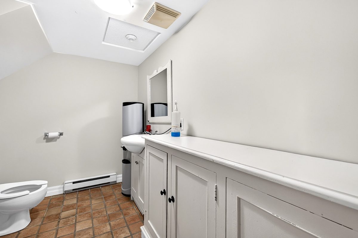 2135 Rue de la Montagne — photo 47