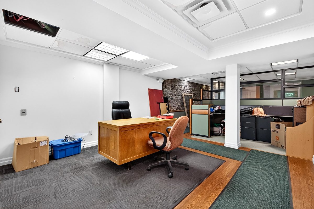 2135 Rue de la Montagne — photo 50