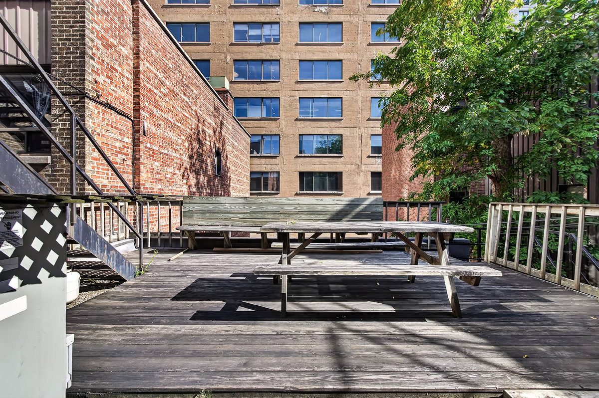 2135 Rue de la Montagne — photo 56
