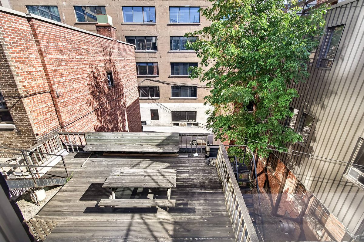 2135 Rue de la Montagne — photo 57