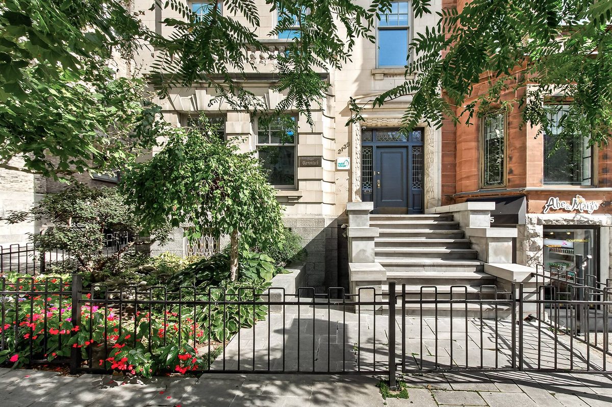 2135 Rue de la Montagne — photo 64