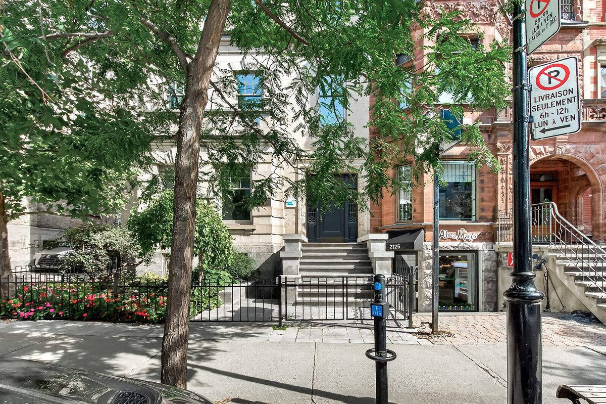 2135 Rue de la Montagne — photo 67