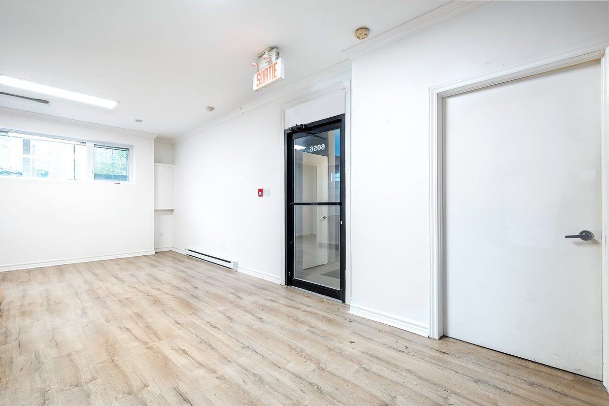 6056 Av. de Monkland — photo 11