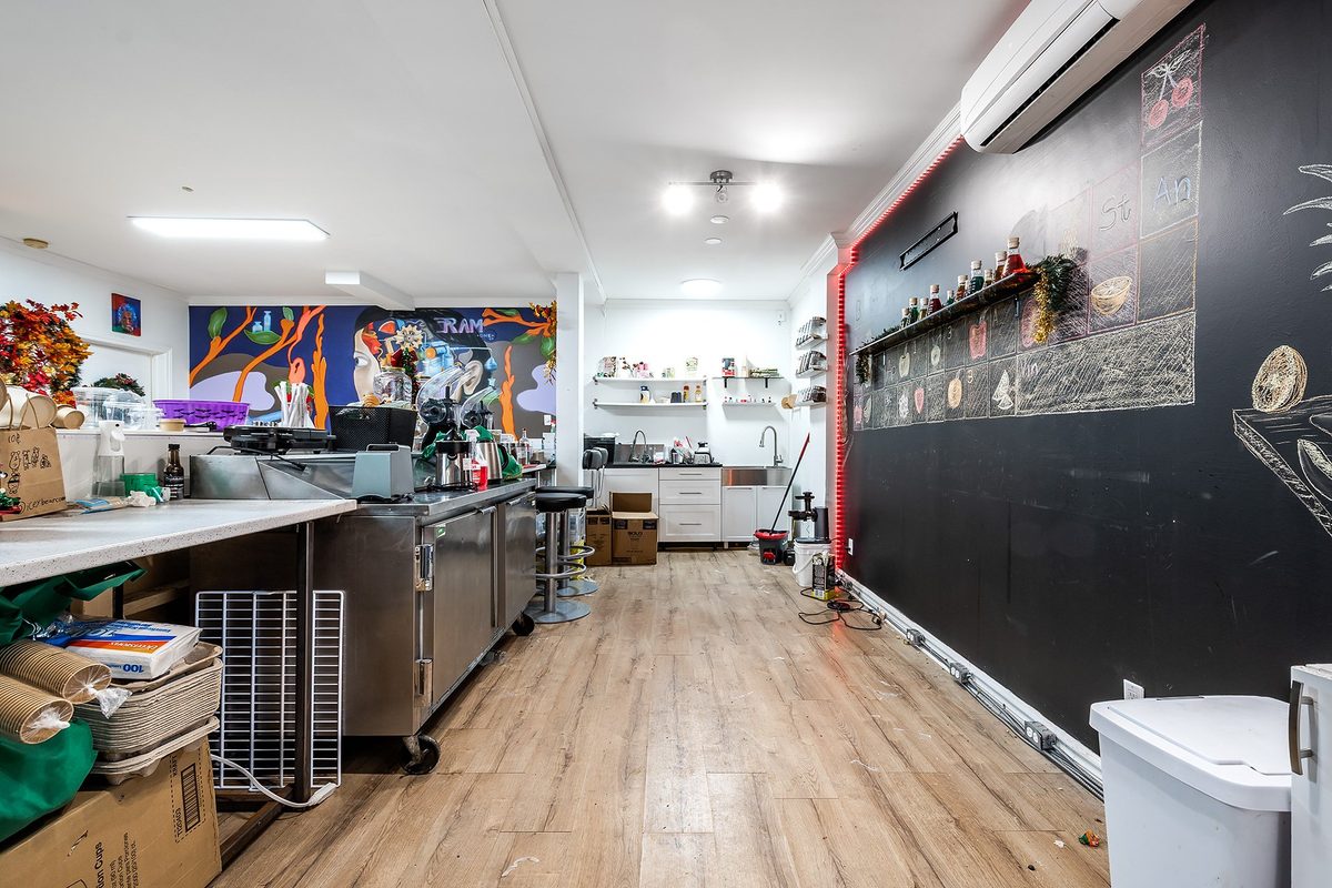 6056 Av. de Monkland — photo 15