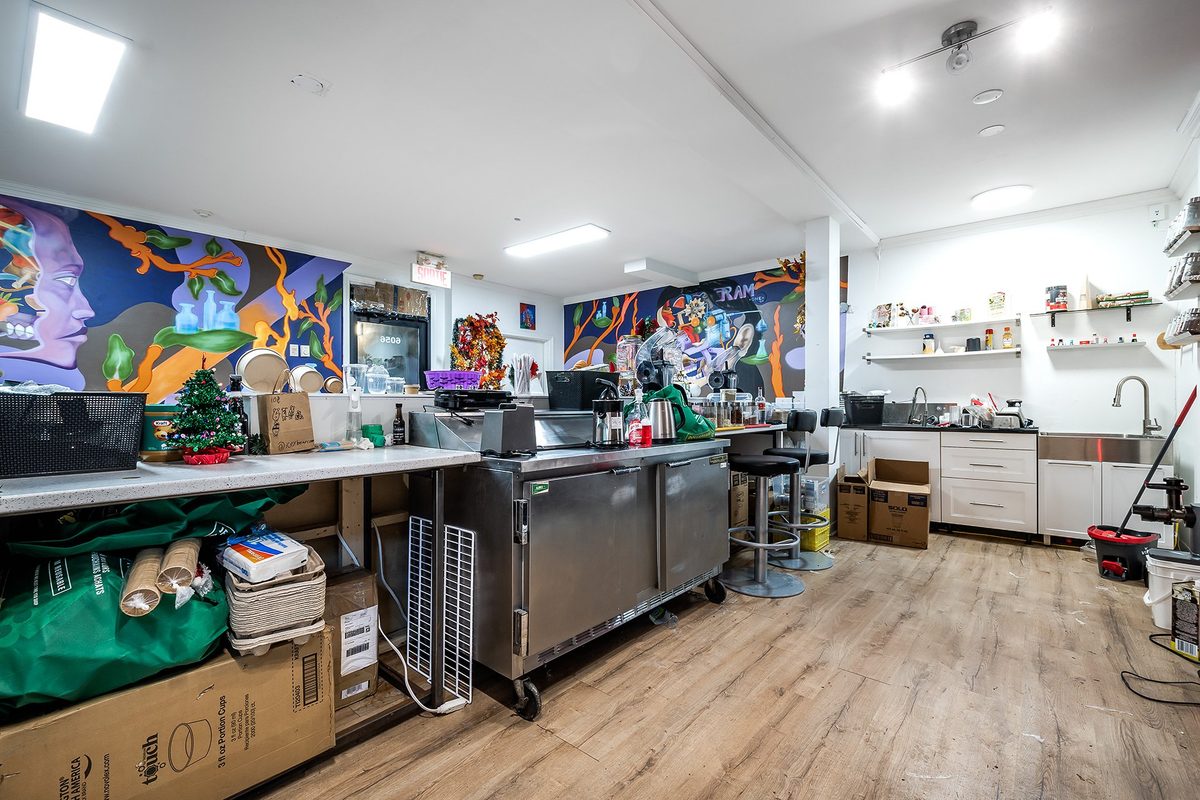 6056 Av. de Monkland — photo 16