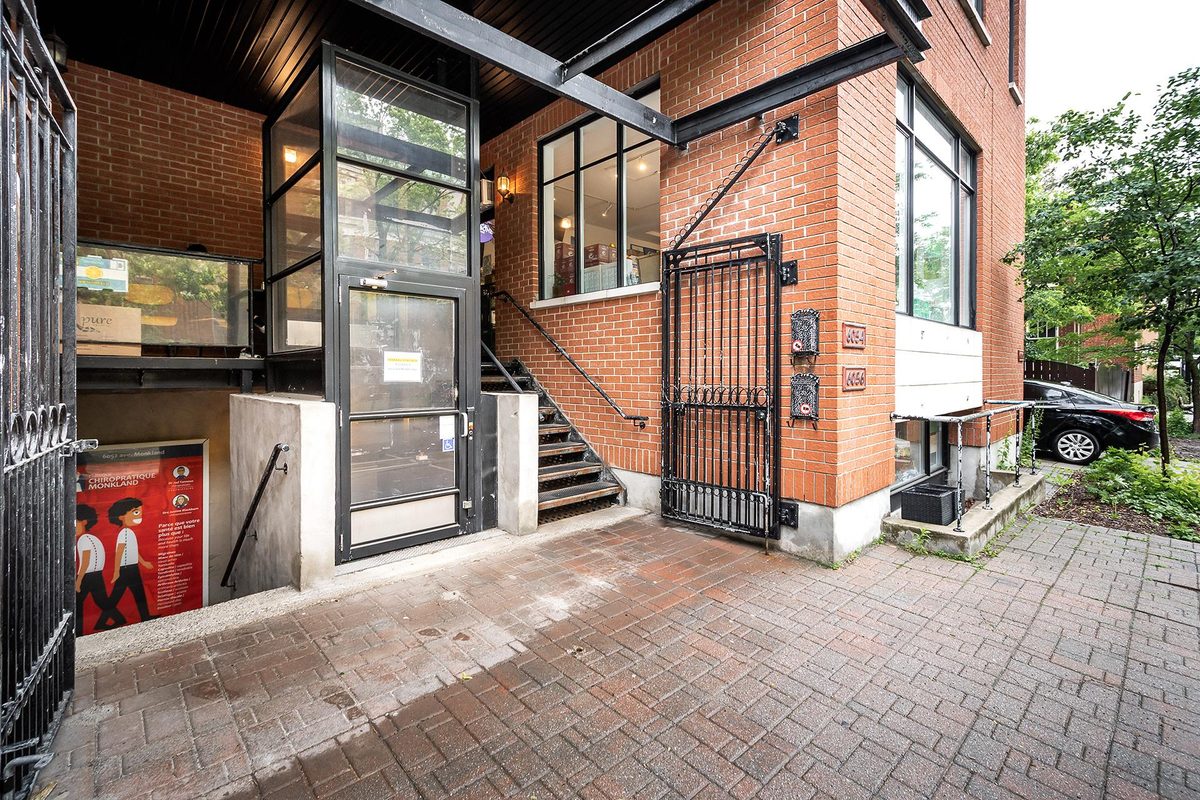 6056 Av. de Monkland — photo 32