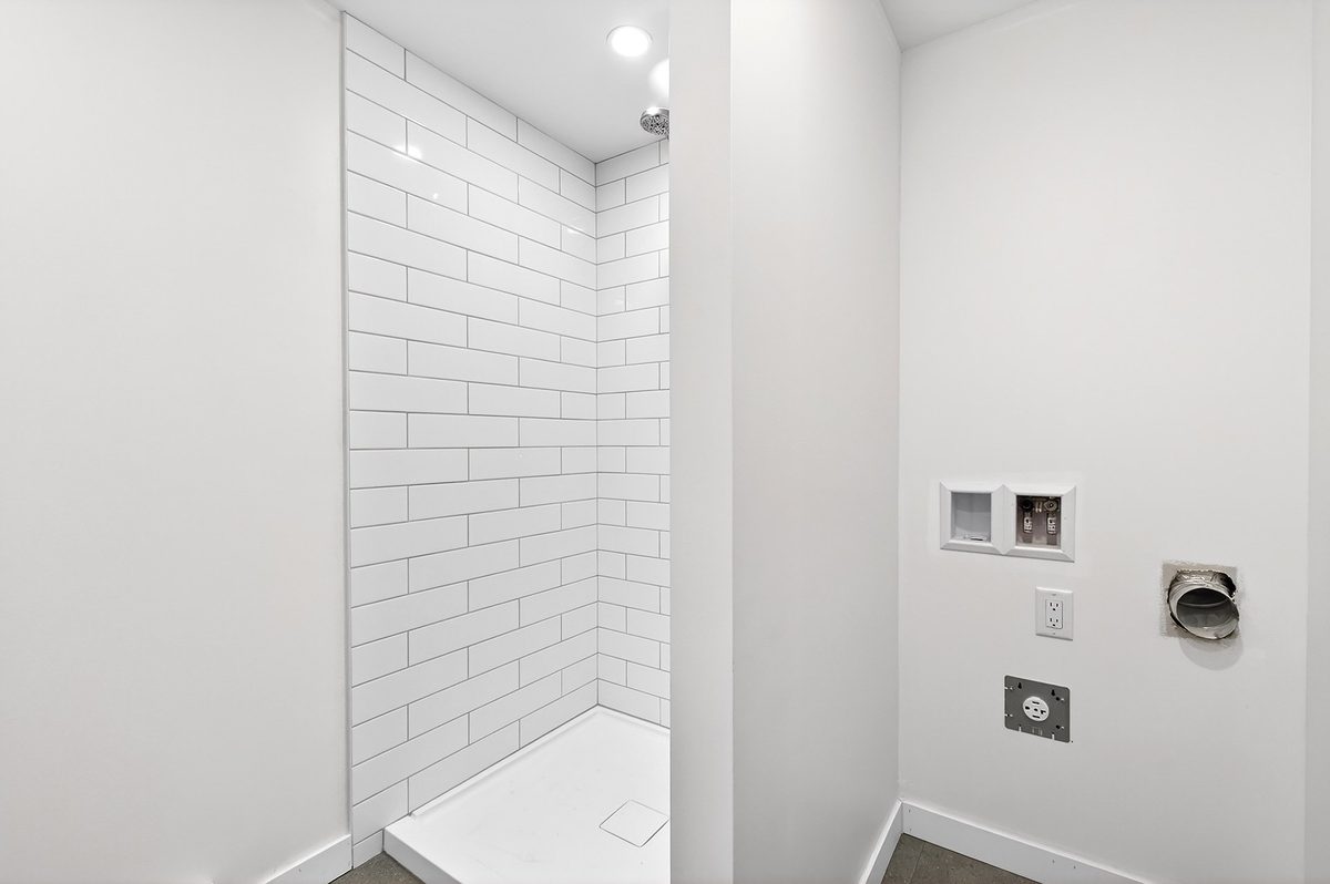 7897 Rue Bonnier — photo 31