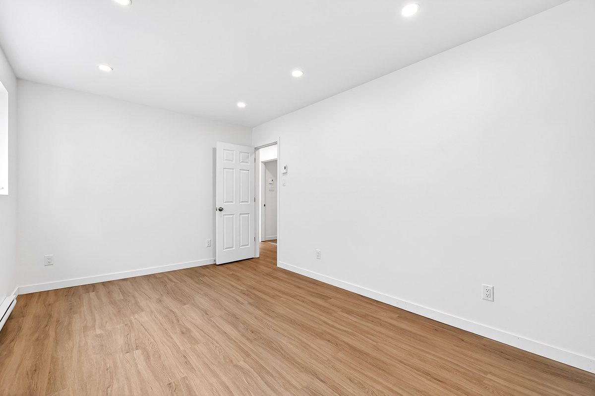 7895 Rue Bonnier — photo 27