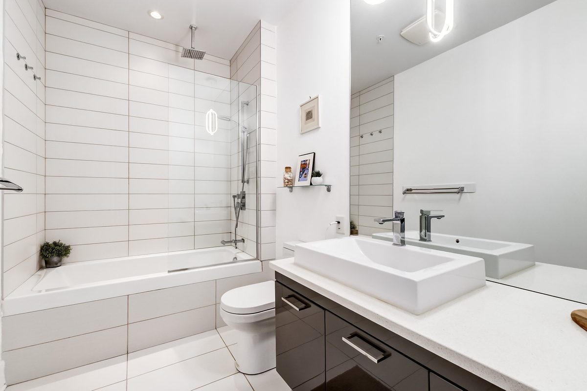 901 Rue de la Commune E., apt. 804 — photo 17