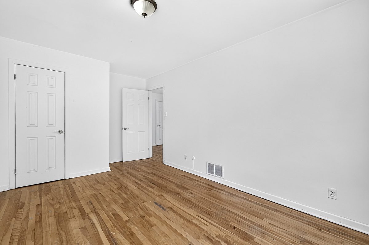 9717 Rue Jeannette — photo 32